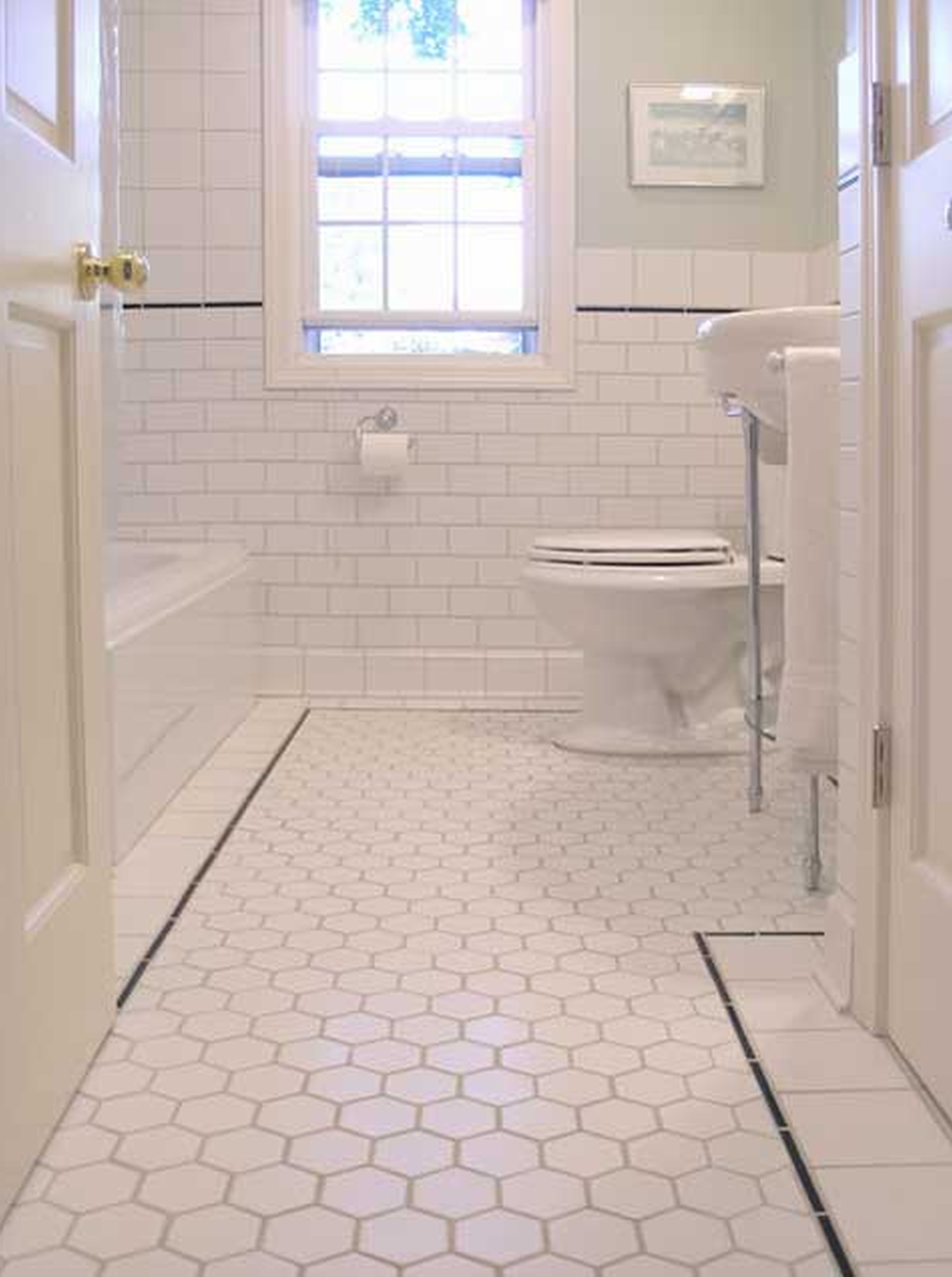 img/cleaner-bathroom-tile-floor-de.jpg