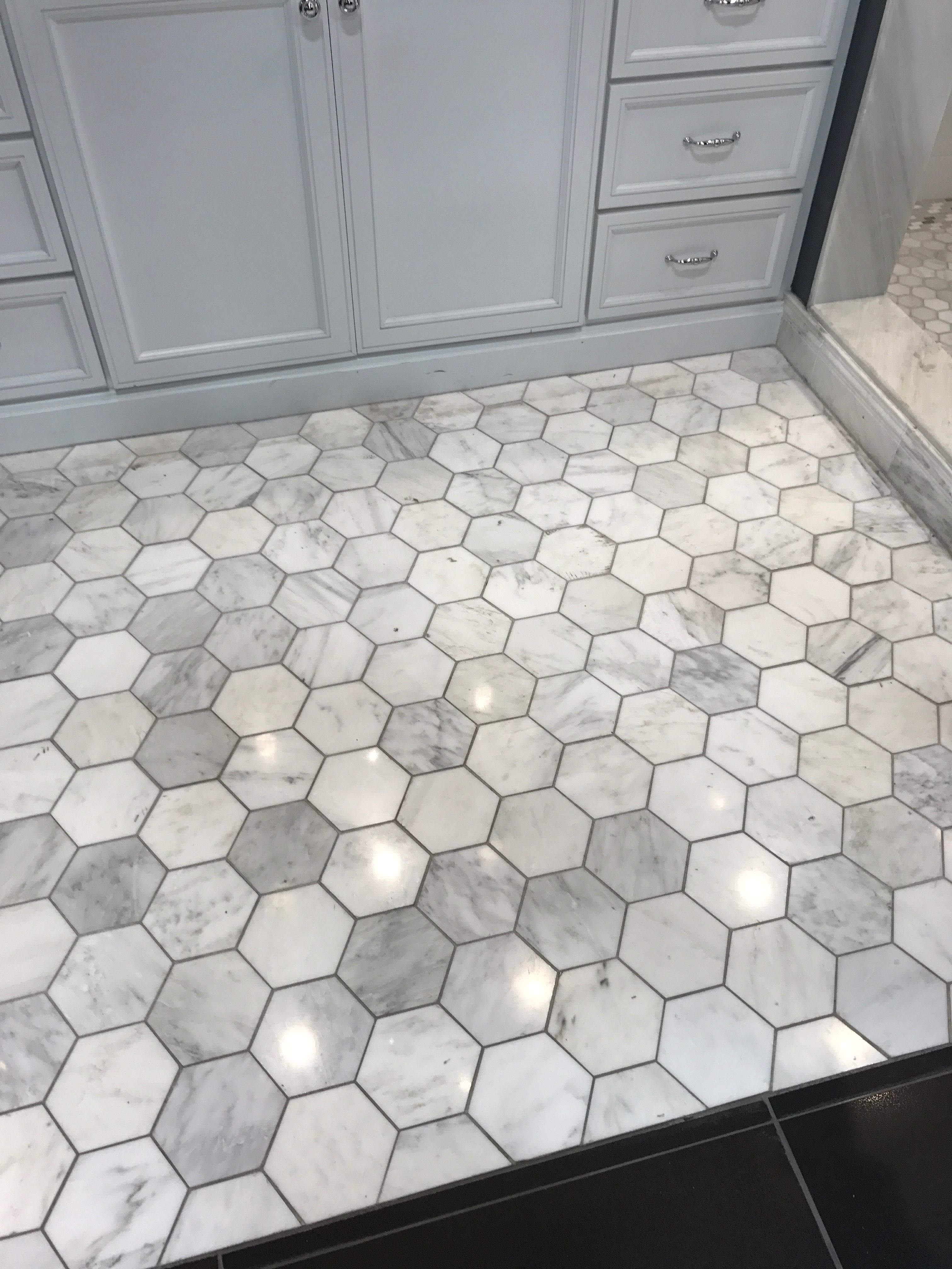 img/gray-farmhouse-bathroom-tile-de.jpg